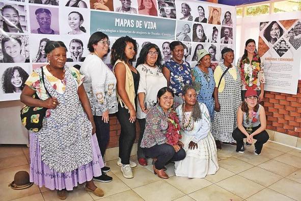 Las antropólogas bolivianas el museo de la comunidad afroboliviana de Tocaña. Las antropólogas bolivianas el museo de la comunidad afroboliviana de Tocaña.