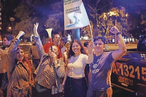 Seguidores del presidente electo de Guatemala, Bernardo Arévalo, celebran el resultado de las elecciones en Ciudad de Guatemala (Guatemala). Seguidores del presidente electo de Guatemala, Bernardo Arévalo, celebran el resultado de las elecciones en Ciudad de Guatemala (Guatemala).
