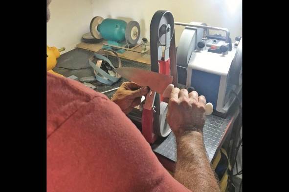 El material abrasivo de las lijas es de cerámica El material abrasivo de las lijas es de cerámica