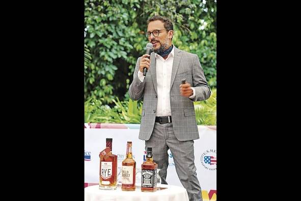 Iván Sánchez Torrijos, director General de The Panama Whisky Society, La Sociedad tuvo a su cargo la cata Iván Sánchez Torrijos, director General de The Panama Whisky Society, La Sociedad tuvo a su cargo la cata