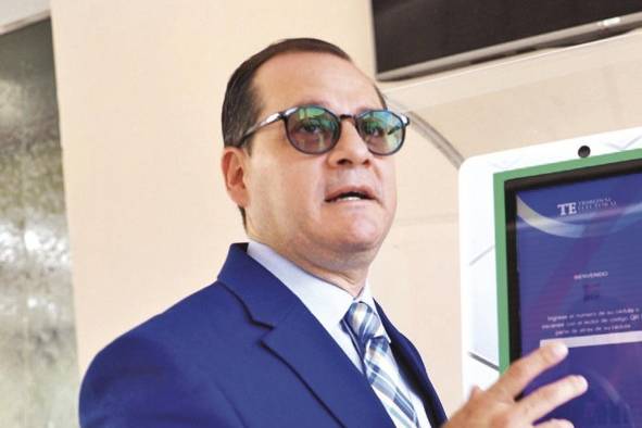 El abogado, Roberto Ruíz Díaz. El abogado, Roberto Ruíz Díaz.