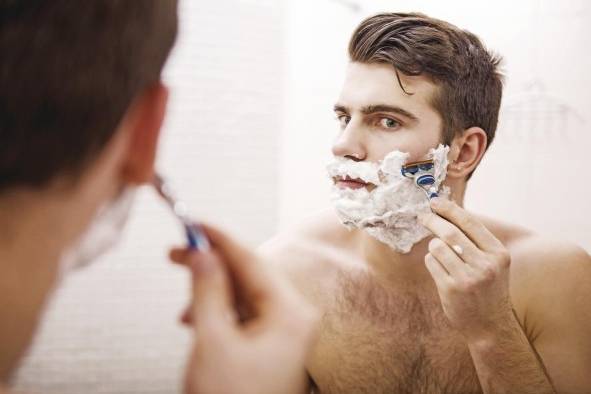 La espuma para afeitar es un producto rotagonista en la rutina facial masculina. La espuma para afeitar es un producto rotagonista en la rutina facial masculina.