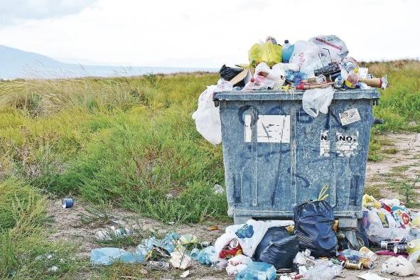 Se estima que la contaminación de mares y ríos puede llegar a ser una de las principales causas de muerte en el año 2050. Se estima que la contaminación de mares y ríos puede llegar a ser una de las principales causas de muerte en el año 2050.