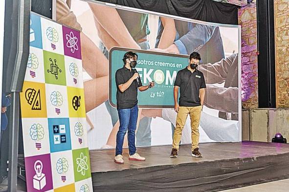 Hilario Castillo y Juan Diego Rodríguez, durante la presentación del proyecto 'EKOM'. Hilario Castillo y Juan Diego Rodríguez, durante la presentación del proyecto 'EKOM'.