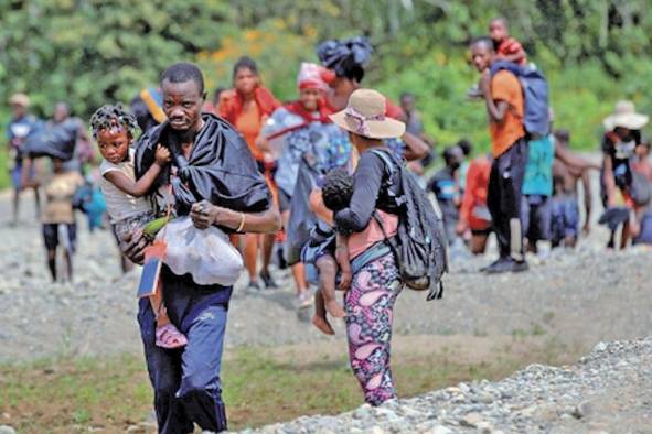 Miles de migrantes intentan cruzar la inhóspita selva darienita en su camino hacia Estados Unidos. Miles de migrantes intentan cruzar la inhóspita selva darienita en su camino hacia Estados Unidos.