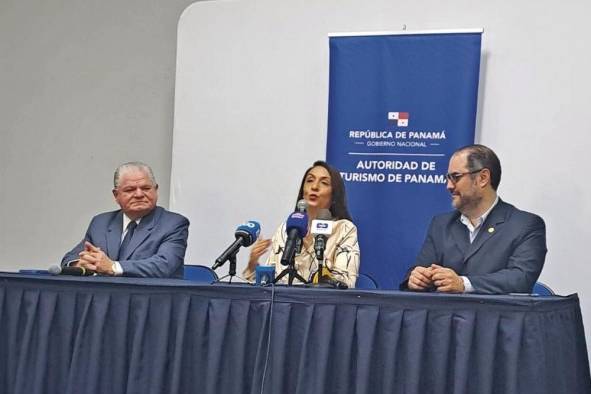 El reverendo José Soto, presidente del MMM; la subadministradora de la ATP, Magda Durán; el presidente de la CPT, Ernesto Orillac El reverendo José Soto, presidente del MMM; la subadministradora de la ATP, Magda Durán; el presidente de la CPT, Ernesto Orillac