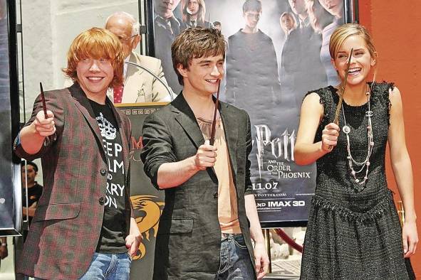 Los protagonistas del elenco repasan las anécdotas tras bastidores, de una infancia y adolescencia frente a las cámaras. Los protagonistas del elenco repasan las anécdotas tras bastidores, de una infancia y adolescencia frente a las cámaras.