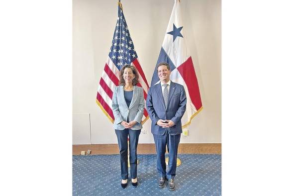 El ministro Federico Alfaro y Gina Raimondo El ministro Federico Alfaro y Gina Raimondo