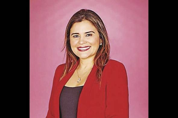 Dafni Mora 'En Panamá hay mucho talento, pero pocas oportunidades'. La ingeniera mecánica, con especialidad en el área de energía y ambiente, fue reconocida por la empresa 3M (Minnesota Mining and Manufacturing) a través de la iniciativa '25 Mujeres en la Ciencia Latinoamérica', que resalta la labor de científicas emergentes que están cambiando el mundo. Su proyecto 'Evaluación de soluciones de bajo consumo con miras a edificaciones a energía cero en Panamá' resultó ganador y fue financiado por la Senacyt. Dafni Mora 'En Panamá hay mucho talento, pero pocas oportunidades'. La ingeniera mecánica, con especialidad en el área de energía y ambiente, fue reconocida por la empresa 3M (Minnesota Mining and Manufacturing) a través de la iniciativa '25 Mujeres en la Ciencia Latinoamérica', que resalta la labor de científicas emergentes que están cambiando el mundo. Su proyecto 'Evaluación de soluciones de bajo consumo con miras a edificaciones a energía cero en Panamá' resultó ganador y fue financiado por la Senacyt.