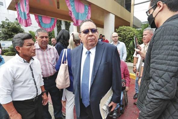 Francisco Carreira, precandidato presidencial por la libre postulación. Francisco Carreira, precandidato presidencial por la libre postulación.