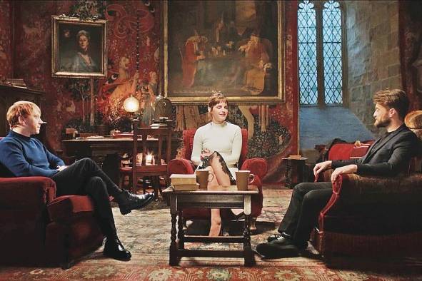 'Harry Potter 20th Anniversary: Return to Hogwarts' se estrenó el 1 de enero en HBO Max. El especial, dura casi dos horas y se estructura como un viaje a Hogwarts partiendo del famoso andén 9 y 3/4. 'Harry Potter 20th Anniversary: Return to Hogwarts' se estrenó el 1 de enero en HBO Max. El especial, dura casi dos horas y se estructura como un viaje a Hogwarts partiendo del famoso andén 9 y 3/4.
