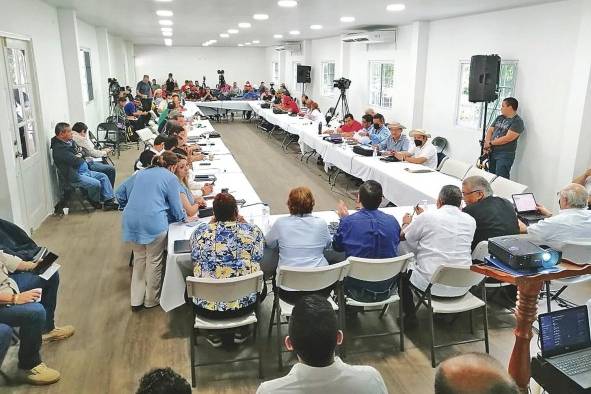 En julio pasado se realizó la mesa del diálogo entre el gobierno y los gremios docentes, trabajadores, e indígenas, entre otros. En julio pasado se realizó la mesa del diálogo entre el gobierno y los gremios docentes, trabajadores, e indígenas, entre otros.