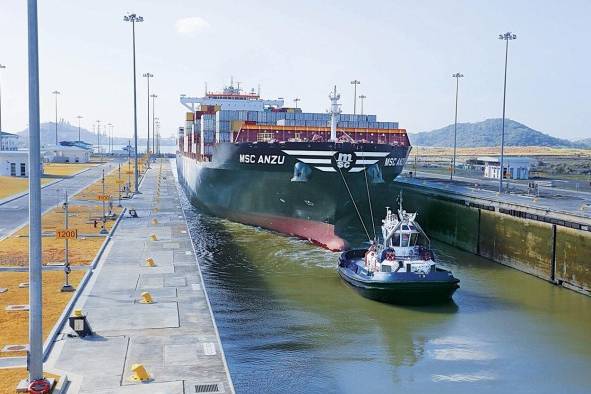 Las subcuencas aledañas al río Chagres, se convierten en el corazón del Canal de Panamá ya que le proporcionan el 40% del agua necesaria para su funcionamiento. Las subcuencas aledañas al río Chagres, se convierten en el corazón del Canal de Panamá ya que le proporcionan el 40% del agua necesaria para su funcionamiento.
