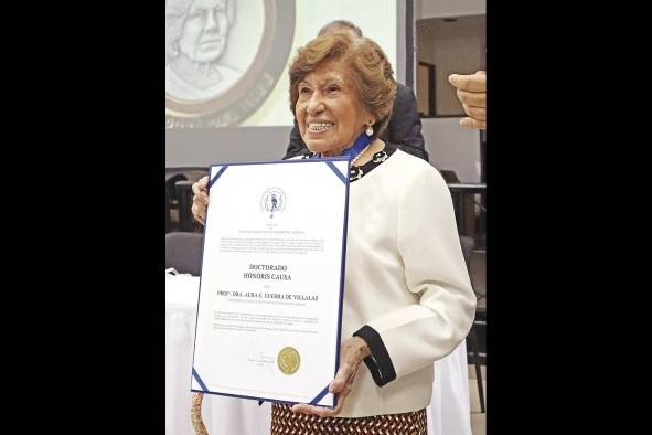 Doctora Aura Emérita Guerra de Villalaz Doctora Aura Emérita Guerra de Villalaz