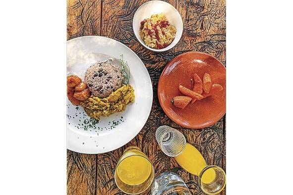 Ngädri se destaca por su comida criolla de autor en Boquete. Ngädri se destaca por su comida criolla de autor en Boquete.