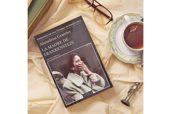 La novela tiene una estructura complicada pero fácil de seguir, lo que le da mucho valor a los recursos narrativos de ficción. La novela tiene una estructura complicada pero fácil de seguir, lo que le da mucho valor a los recursos narrativos de ficción.