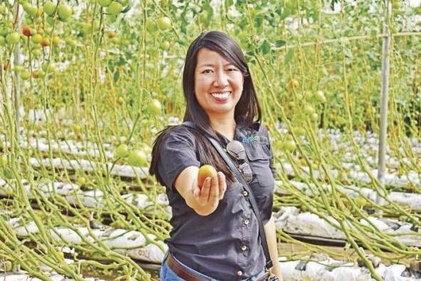 Susana Lau 'Estamos viviendo en el mundo de los datos; el que tiene la información tiene el poder'. Susana Lau es ingeniera de software. Tiene una maestría en tecnología de la información y fue becaria de Fulbright (un programa de ayudas educacionales), con el que tuvo la oportunidad de formarse en Estados Unidos. Una vez que regresó a Panamá, hace cinco años, Lau decidió abrir una empresa de tecnología llamada Etyalab, que hoy desarrolla aplicaciones web y móviles para compañías. Susana Lau 'Estamos viviendo en el mundo de los datos; el que tiene la información tiene el poder'. Susana Lau es ingeniera de software. Tiene una maestría en tecnología de la información y fue becaria de Fulbright (un programa de ayudas educacionales), con el que tuvo la oportunidad de formarse en Estados Unidos. Una vez que regresó a Panamá, hace cinco años, Lau decidió abrir una empresa de tecnología llamada Etyalab, que hoy desarrolla aplicaciones web y móviles para compañías.