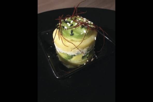 Causa limeña con atún y aguacate Causa limeña con atún y aguacate