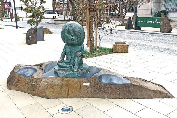 Estatua de GeGeGe no Kitaro Estatua de GeGeGe no Kitaro