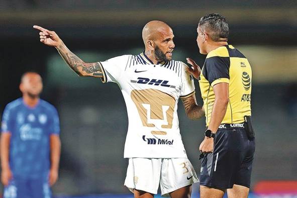 El futbolista brasileño Dani Alves El futbolista brasileño Dani Alves