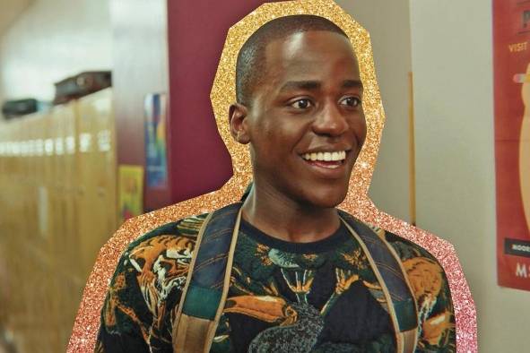 Ncuti Gatwa es Eric Effiong, el mejor amigo gay de Otis. Ncuti Gatwa es Eric Effiong, el mejor amigo gay de Otis.