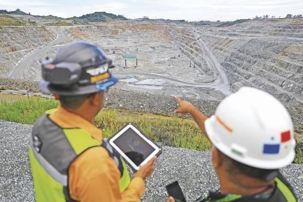 El PIT trabaja 24 horas sin interrupciones. La mano de obra está formada por panameños, alrededor de 380 personas. El PIT trabaja 24 horas sin interrupciones. La mano de obra está formada por panameños, alrededor de 380 personas.