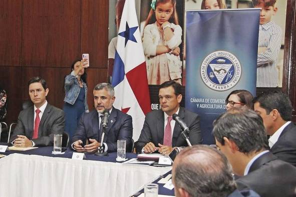 La CCIAP comunicó al ministro del MOP, Rafael Sabonge la importancia de ajustar la ley de contrataciones públicas para implementar ley de las APP. La CCIAP comunicó al ministro del MOP, Rafael Sabonge la importancia de ajustar la ley de contrataciones públicas para implementar ley de las APP.