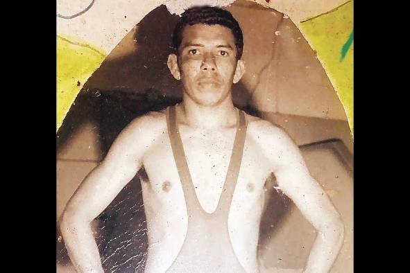 El veragüense Wanelge Castillo estuvo 12 años en la lucha, tiempo en el que logró ganar medallas en juegos regionales. El veragüense Wanelge Castillo estuvo 12 años en la lucha, tiempo en el que logró ganar medallas en juegos regionales.