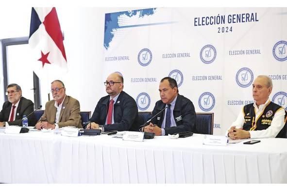 Magistrados del Tribunal Electoral explicaron detalles de las elecciones primarias de los partidos RM y PRD. Magistrados del Tribunal Electoral explicaron detalles de las elecciones primarias de los partidos RM y PRD.