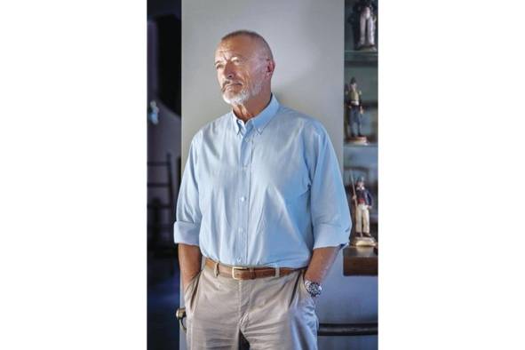 Arturo Pérez-Reverte, la voz de la dedicación y pasión por la identidad patria Arturo Pérez-Reverte, la voz de la dedicación y pasión por la identidad patria