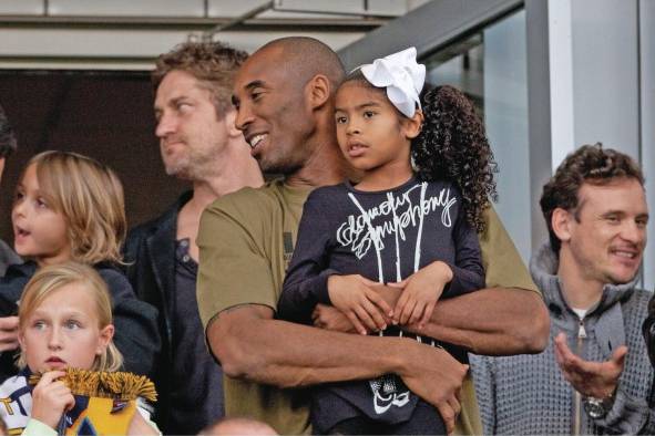 En la actualidad, Bryant entrenaba al equipo de baloncesto en el que jugaba su hija Gianna, de 13 años. En la actualidad, Bryant entrenaba al equipo de baloncesto en el que jugaba su hija Gianna, de 13 años.