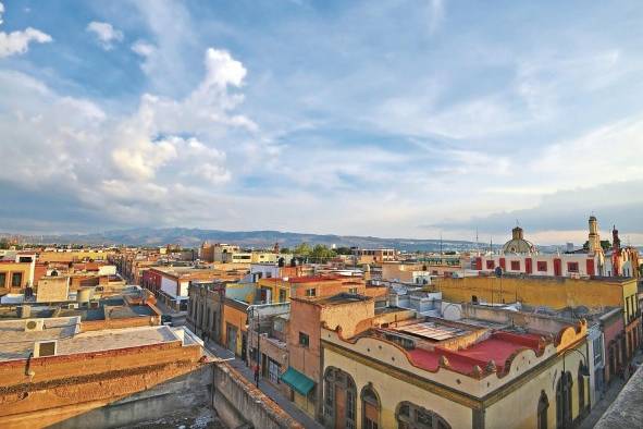 San Luis Potosí es una ciudad del centro de México. Fue un importante centro minero del oro y la plata de mediados del siglo XVI al siglo XIX. San Luis Potosí es una ciudad del centro de México. Fue un importante centro minero del oro y la plata de mediados del siglo XVI al siglo XIX.