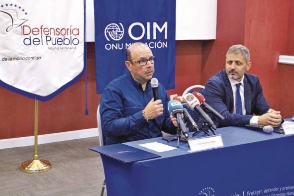 El defensor del Pueblo, Eduardo Leblanc (iz), junto con el el jefe de la Organización Internacional para las Migraciones en Panamá (OIM), Giuseppe Loprete (de). El defensor del Pueblo, Eduardo Leblanc (iz), junto con el el jefe de la Organización Internacional para las Migraciones en Panamá (OIM), Giuseppe Loprete (de).