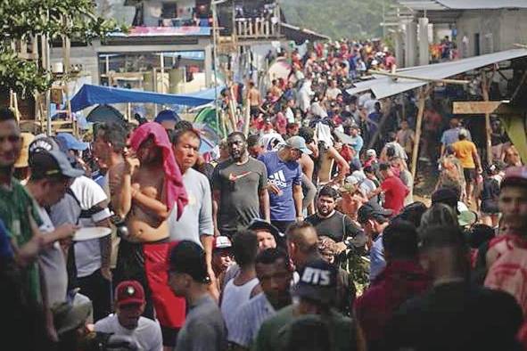 Guiados por videos que inundan las redes sociales y el relato de conocidos, la desinformación y el engaño acentúan la crisis migratoria. Guiados por videos que inundan las redes sociales y el relato de conocidos, la desinformación y el engaño acentúan la crisis migratoria.