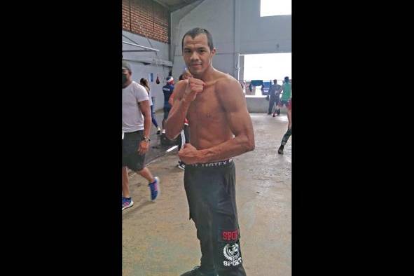 González es el campeón Wélter Fefelatin de la AMB. González es el campeón Wélter Fefelatin de la AMB.