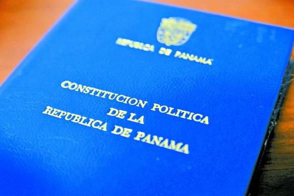 Carlos B. Pedreschi: 'Una nueva y buena constitución no es lo único que necesita el país para encarar sus graves problemas' Carlos B. Pedreschi: 'Una nueva y buena constitución no es lo único que necesita el país para encarar sus graves problemas'