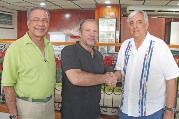 Monty Motta (c) fue escogido presidente de Appucapa. Monty Motta (c) fue escogido presidente de Appucapa.