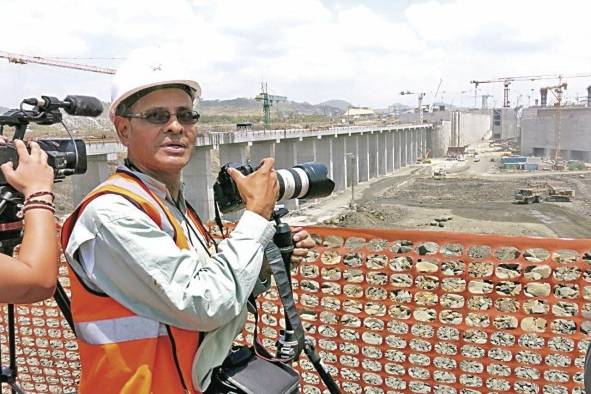 Alcides Rodríguez, fotógrafo premiado en 2011 por el Colegio Nacional de Periodistas en reconocimiento a su trayectoria como reportero gráfico por su labor de más de 30 años Alcides Rodríguez, fotógrafo premiado en 2011 por el Colegio Nacional de Periodistas en reconocimiento a su trayectoria como reportero gráfico por su labor de más de 30 años