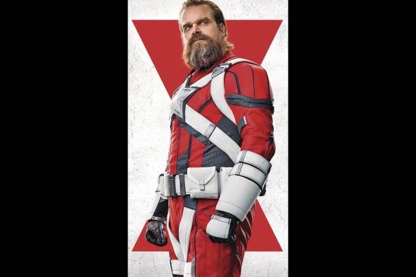 David Harbour incluye el factor cómico como Alexei Shostakov. David Harbour incluye el factor cómico como Alexei Shostakov.