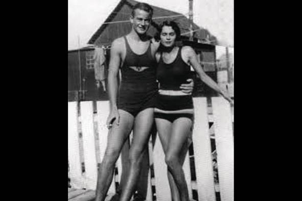 John Wayne y su peimera esposa Josephine Suarez John Wayne y su peimera esposa Josephine Suarez