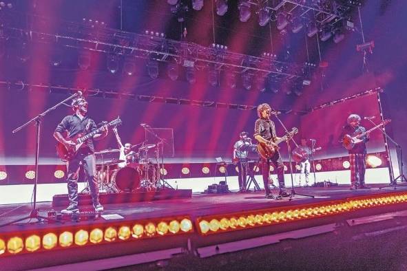 La banda uruguaya está integrada por el cantante y guitarrista Roberto Musso; el bajista y corista Santiago Tavella; el baterista Álvaro Pintos; el guitarrista y corista Gustavo Antuña; y el tecladista Santiago Marrero. La banda uruguaya está integrada por el cantante y guitarrista Roberto Musso; el bajista y corista Santiago Tavella; el baterista Álvaro Pintos; el guitarrista y corista Gustavo Antuña; y el tecladista Santiago Marrero.