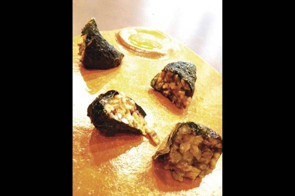 Rollo de Chaya con relleno de rice and beans Rollo de Chaya con relleno de rice and beans
