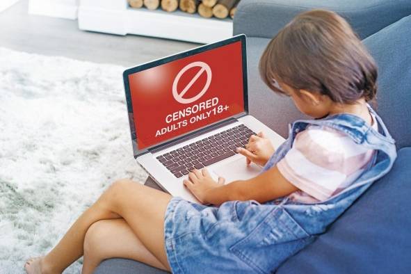 Estudios plantean que el primer contacto con algún contenido pornográfico en menores de edad sucede de manera accidental, mientras navegan en línea. Estudios plantean que el primer contacto con algún contenido pornográfico en menores de edad sucede de manera accidental, mientras navegan en línea.