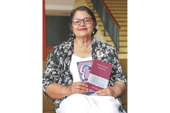 Escritora e investigadora mexicana Silvia Quezada Camberos Escritora e investigadora mexicana Silvia Quezada Camberos
