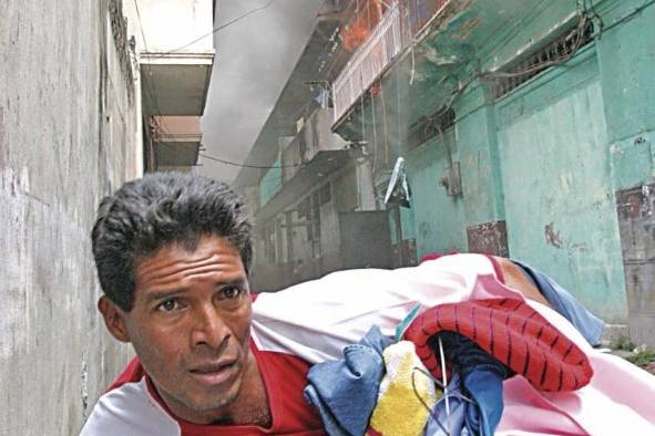 Foto ganadora del primer lugar de la categoría blanco y negro, y color del concurso anual de fotografía de la fundación San Felipe, 1996. Foto ganadora del primer lugar de la categoría blanco y negro, y color del concurso anual de fotografía de la fundación San Felipe, 1996.