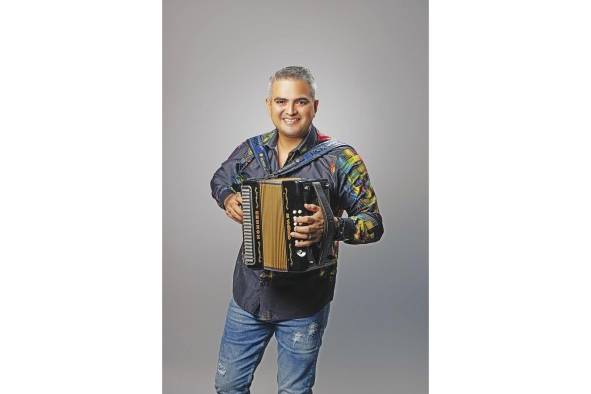 Jhonathan Chávez, productor, cantante, acordeonista y empresario. Jhonathan Chávez, productor, cantante, acordeonista y empresario.