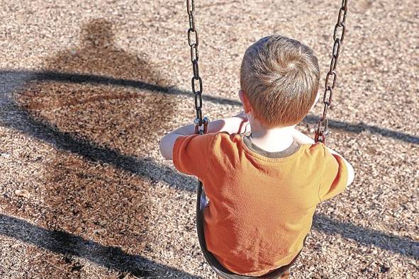 Además de los costos sanitarios y sociales que conlleva, las consecuencias económicas del maltrato infantil “son enormes”, asegura la OMS. Además de los costos sanitarios y sociales que conlleva, las consecuencias económicas del maltrato infantil “son enormes”, asegura la OMS.