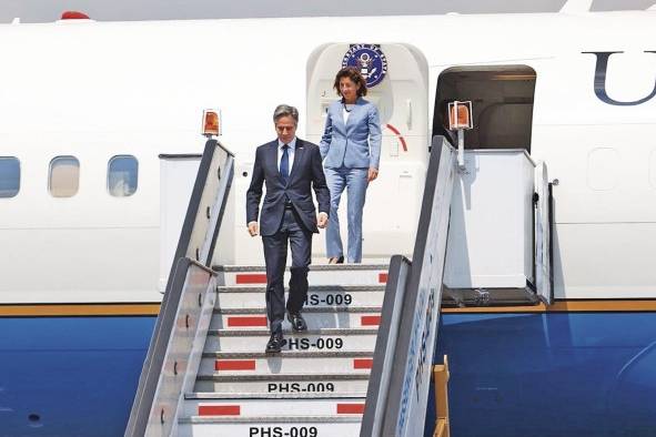 El secretario de Estado de Estados Unidos, Antony Blinken (frente), a su llegada a la ciudad de México (México). El secretario de Estado de Estados Unidos, Antony Blinken (frente), a su llegada a la ciudad de México (México).