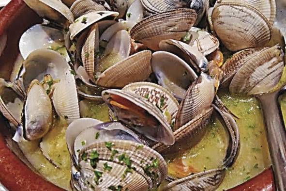 Almejas en salsa verde Almejas en salsa verde