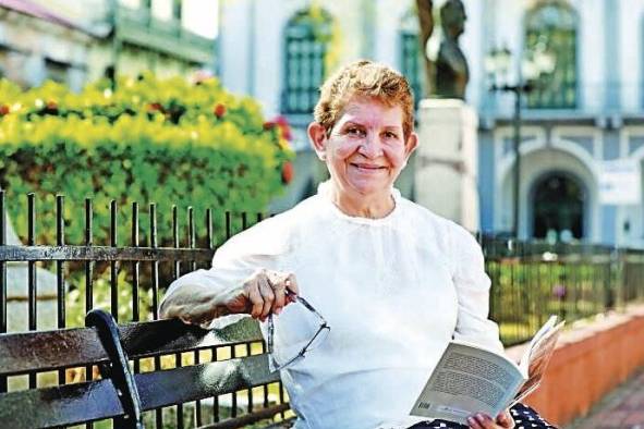 Danae Brugiati Brugiati es ganadora del premio Miró 2019 en ensayo por 'Mestizaje: mujeres y mitos', un texto valiosísimo que “es un paso más hacia la consecución de mejores propósitos en la literatura y en la investigación”. “La notoriedad social de las figuras poéticas como recurso decorativo y propagandístico, es un medio en que el estricto y honesto desempeño de su oficio no se les daría tan fácilmente pues la política es la materia, la cosa, y la poesía es la luz de las cosas”. Danae Brugiati Brugiati es ganadora del premio Miró 2019 en ensayo por 'Mestizaje: mujeres y mitos', un texto valiosísimo que “es un paso más hacia la consecución de mejores propósitos en la literatura y en la investigación”. “La notoriedad social de las figuras poéticas como recurso decorativo y propagandístico, es un medio en que el estricto y honesto desempeño de su oficio no se les daría tan fácilmente pues la política es la materia, la cosa, y la poesía es la luz de las cosas”.